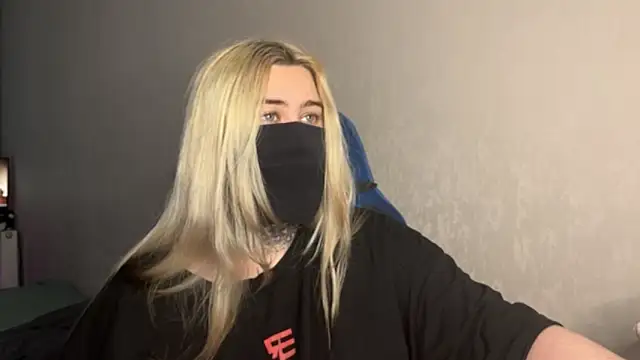 Snapshot of UnaXyling chatting on 02-17-26, 09:28 UnaXyling online show from 02-17-26, 09:28