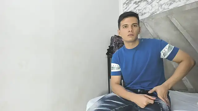 Snapshot of GoldenBoyM chatting on 02-04-26, 02:50 GoldenBoyM online show from 02-04-26, 02:50