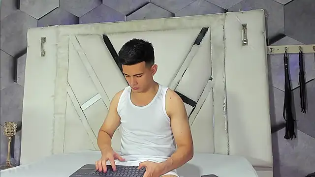 Snapshot of GoldenBoyM chatting on 02-10-26, 02:37 GoldenBoyM online show from 02-10-26, 02:37