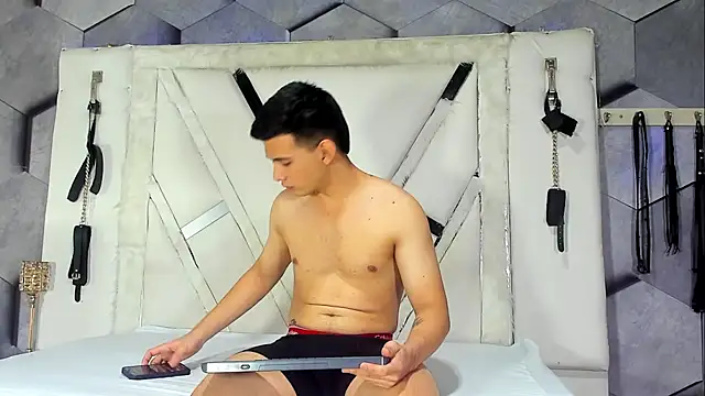 Snapshot of GoldenBoyM chatting on 02-18-26, 02:40 GoldenBoyM online show from 02-18-26, 02:40