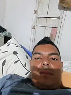 Snapshot of jhoncol231 chatting on 02-06-26, 08:23 jhoncol231 online show from 02-06-26, 08:23