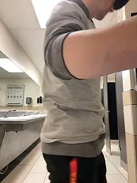 Snapshot of Horus1922 chatting on 02-23-26, 05:43 Horus1922 online show from 02-23-26, 05:43