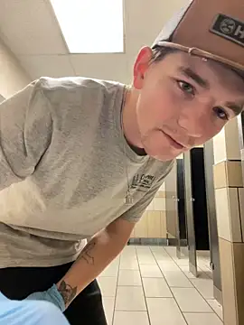 Snapshot of Horus1922 chatting on 02-25-26, 05:33 Horus1922 online show from 02-25-26, 05:33