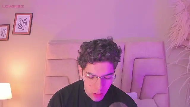 Snapshot of Axel_Creed chatting on 02-10-26, 10:19 Axel Creed online show from 02-10-26, 10:19