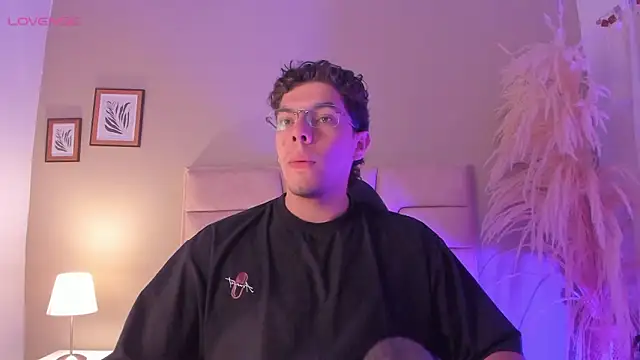 Snapshot of Axel_Creed chatting on 02-12-26, 10:43 Axel Creed online show from 02-12-26, 10:43