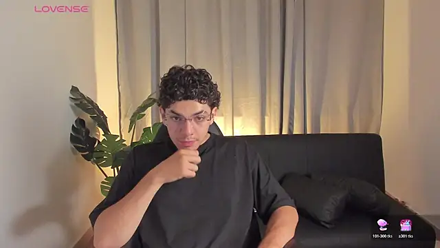 Snapshot of Axel_Creed chatting on 02-21-26, 04:02 Axel Creed online show from 02-21-26, 04:02