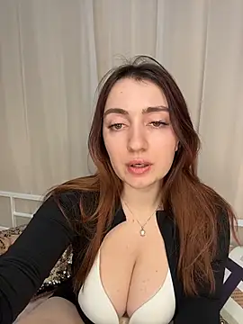 Linnea  online show from 02-12-26, 05:19