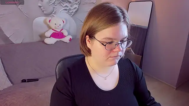 Snapshot of MaryFloree chatting on 02-11-26, 03:22 MaryFloree online show from 02-11-26, 03:22