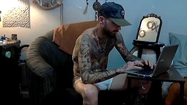 Snapshot of F_D_R_ chatting on 02-19-26, 06:42 F D R online show from 02-19-26, 06:42