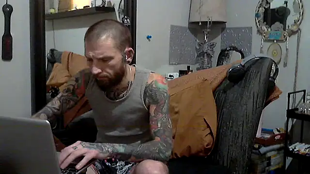 Snapshot of F_D_R_ chatting on 02-23-26, 04:32 F D R online show from 02-23-26, 04:32