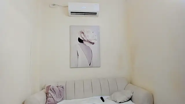 Snapshot of salome_velour chatting on 02-18-26, 12:34 salome velour online show from 02-18-26, 12:34