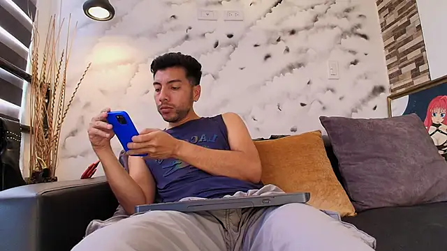 Snapshot of Max_Hornye chatting on 02-19-26, 06:37 Max Hornye online show from 02-19-26, 06:37