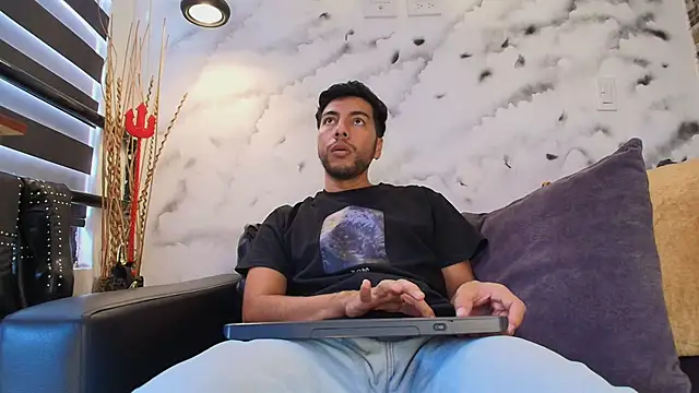 Snapshot of Max_Hornye chatting on 02-24-26, 06:39 Max Hornye online show from 02-24-26, 06:39