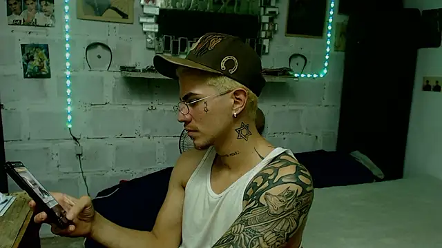 Snapshot of paul-mendezx chatting on 02-18-26, 06:04 paul-mendezx online show from 02-18-26, 06:04