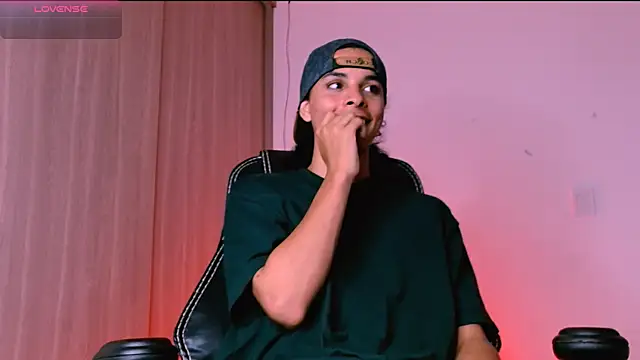 Snapshot of Dann-Winner chatting on 02-25-26, 03:49 Dann-Winner online show from 02-25-26, 03:49