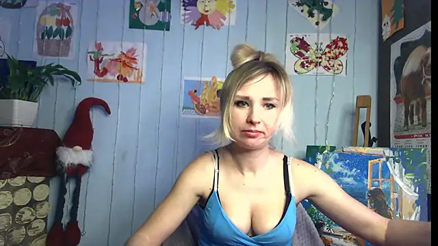 Snapshot of HarleyWidLife chatting on 02-09-26, 11:25 HarleyWidLife online show from 02-09-26, 11:25