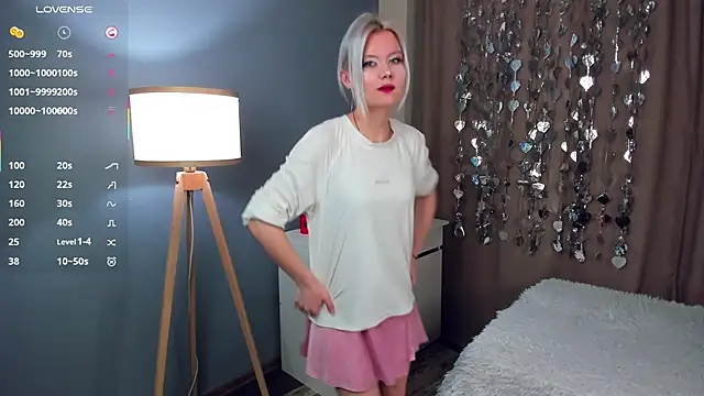 Snapshot of GoldenLenarz chatting on 02-20-26, 11:11 GoldenLenarz online show from 02-20-26, 11:11