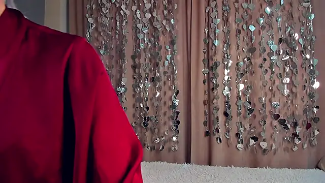 Snapshot of GoldenLenarz chatting on 02-25-26, 11:09 GoldenLenarz online show from 02-25-26, 11:09