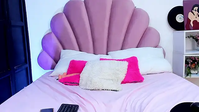 Lili Stone  online show from 04-11-26, 07:45