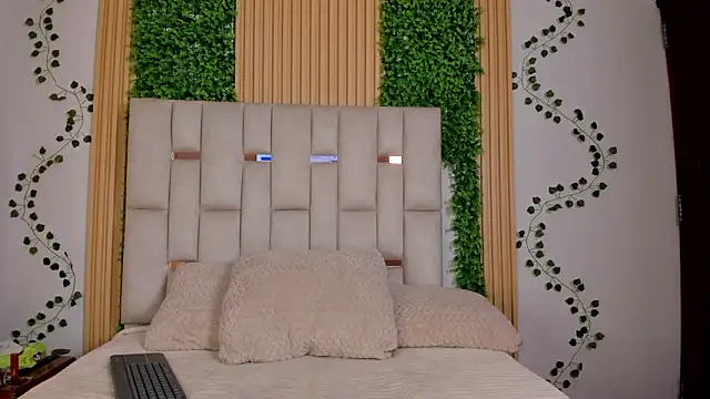 Snapshot of Emma_Nmm chatting on 02-24-26, 07:45 Emma Nmm online show from 02-24-26, 07:45