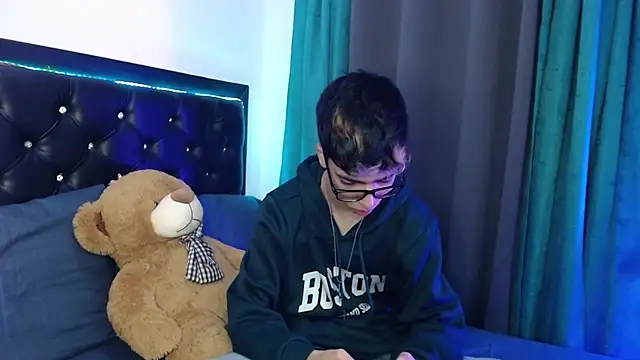 Snapshot of gabriel_x18 chatting on 02-15-26, 05:04 gabriel x18 online show from 02-15-26, 05:04