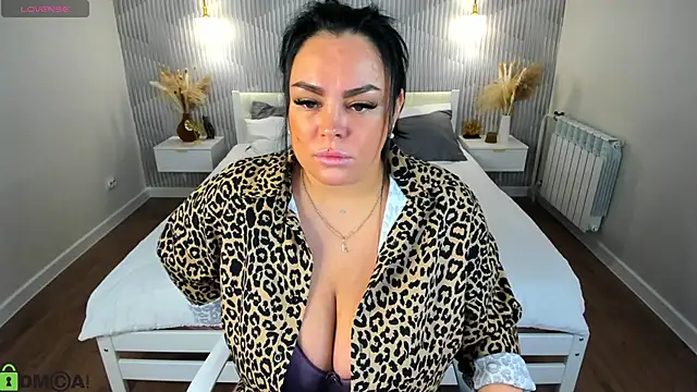 adele crown online show from 02-26-26, 01:04