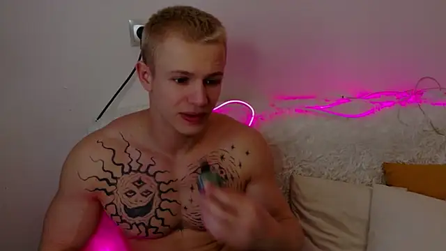 Snapshot of SterlingNoir chatting on 02-06-26, 01:36 SterlingNoir online show from 02-06-26, 01:36