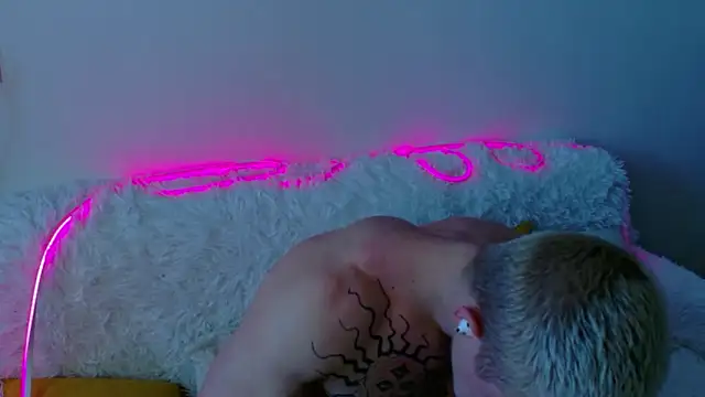 Snapshot of SterlingNoir chatting on 02-07-26, 11:03 SterlingNoir online show from 02-07-26, 11:03