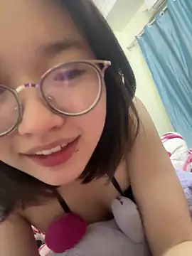 Snapshot of Alicia-a chatting on 03-04-26, 12:11 Alicia-a online show from 03-04-26, 12:11