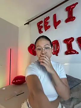 Snapshot of HoneyDolllXXX chatting on 02-16-26, 12:07 HoneyDolllXXX online show from 02-16-26, 12:07