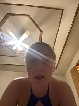 Snapshot of Marilynxo chatting on 02-18-26, 06:31 Marilynxo online show from 02-18-26, 06:31