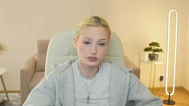 LolaStusse online show from 02-11-26, 10:53