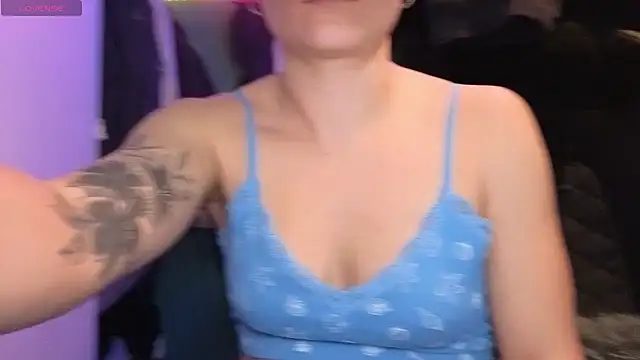 JadeAlexis403 online show from 04-14-26, 06:47