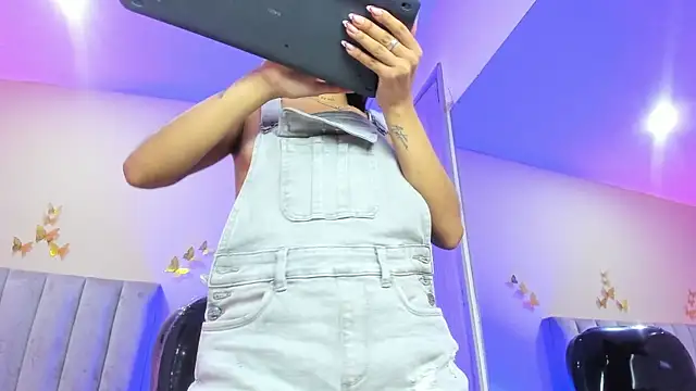 Emma Hearts online show from 02-21-26, 04:02