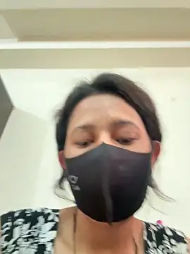 Snapshot of raavigirl chatting on 02-25-26, 02:43 raavigirl online show from 02-25-26, 02:43