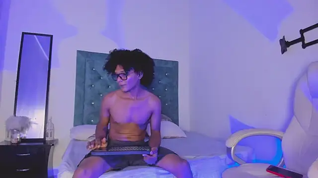 Snapshot of LatinoDark chatting on 03-03-26, 03:45 LatinoDark online show from 03-03-26, 03:45