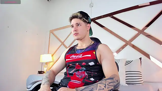 Snapshot of rayan_linxx chatting on 02-13-26, 07:43 rayan linxx online show from 02-13-26, 07:43