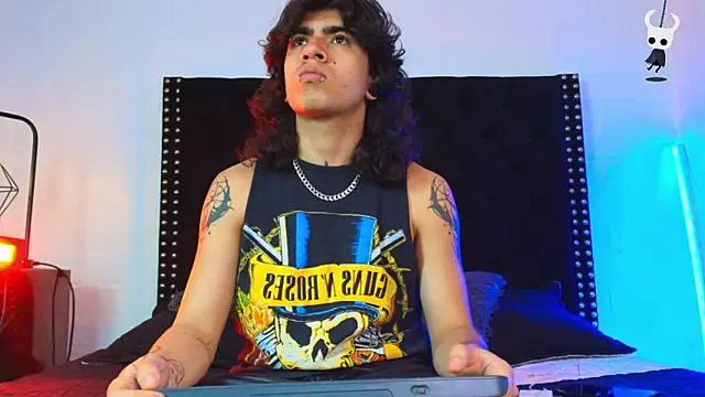 Snapshot of Axell_Kussh chatting on 02-14-26, 02:47 Axell Kussh online show from 02-14-26, 02:47