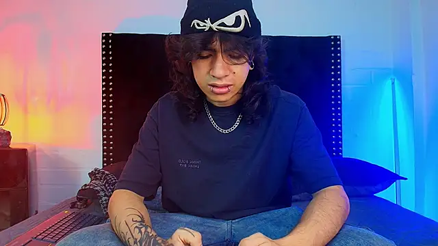 Snapshot of Axell_Kussh chatting on 02-21-26, 12:39 Axell Kussh online show from 02-21-26, 12:39