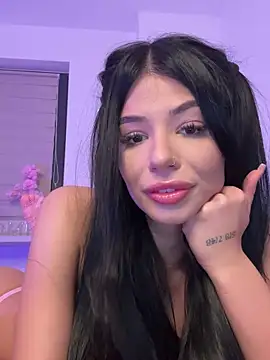 Snapshot of VivienDiamond chatting on 02-13-26, 11:01 VivienDiamond online show from 02-13-26, 11:01