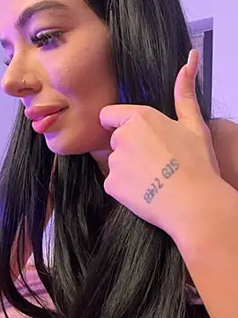 Snapshot of VivienDiamond chatting on 02-16-26, 10:39 VivienDiamond online show from 02-16-26, 10:39