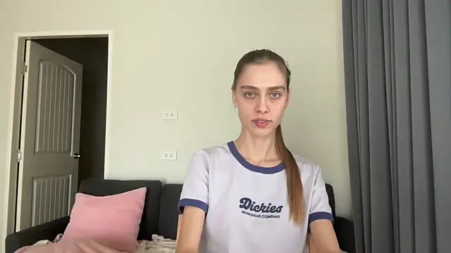 Snapshot of SonyaSweety chatting on 02-20-26, 06:26 SonyaSweety online show from 02-20-26, 06:26