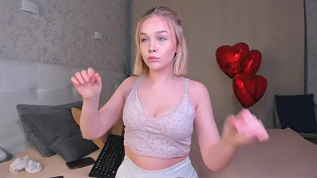 Snapshot of Jenifer_lo chatting on 02-17-26, 09:17 Jenifer lo online show from 02-17-26, 09:17