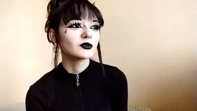 Snapshot of SmilingPatent chatting on 02-10-26, 01:04 SmilingPatent online show from 02-10-26, 01:04