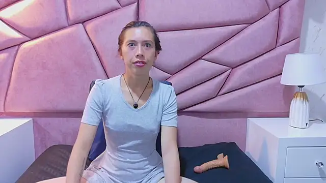 Snapshot of kimberlypink_ chatting on 02-15-26, 11:30 kimberlypink online show from 02-15-26, 11:30