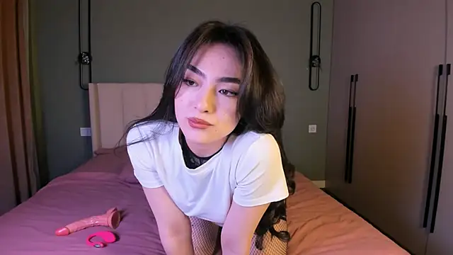 Snapshot of leyla_play chatting on 02-15-26, 03:14 leyla play online show from 02-15-26, 03:14