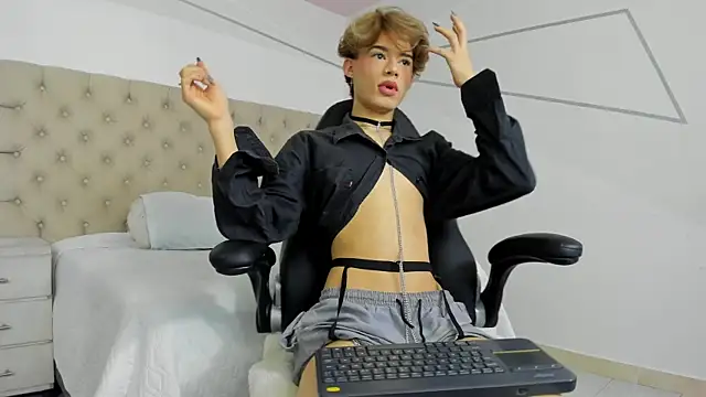 Snapshot of AngelDoll_1 chatting on 02-07-26, 08:34 AngelDoll 1 online show from 02-07-26, 08:34