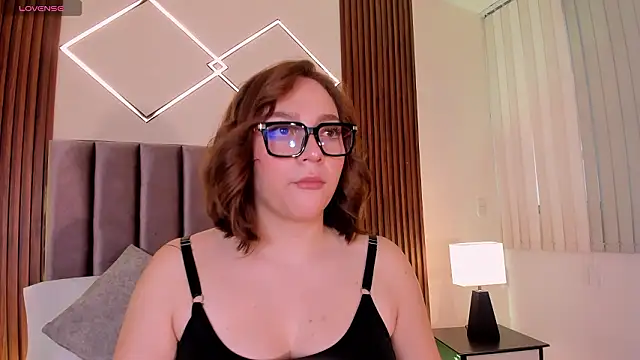 Snapshot of SimonaStar chatting on 02-10-26, 11:58 SimonaStar online show from 02-10-26, 11:58