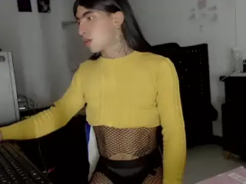 Snapshot of nebullax_mcqueen chatting on 02-15-26, 02:47 nebullax mcqueen online show from 02-15-26, 02:47