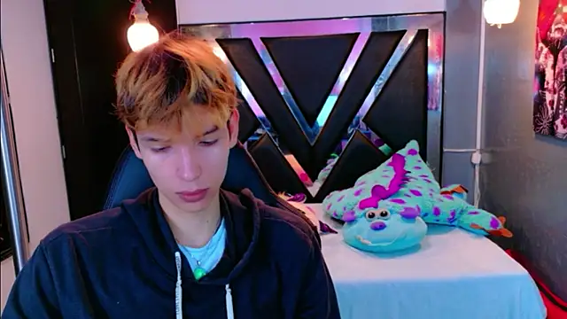 Snapshot of Liam_Green1 chatting on 02-10-26, 11:47 Liam Green1 online show from 02-10-26, 11:47